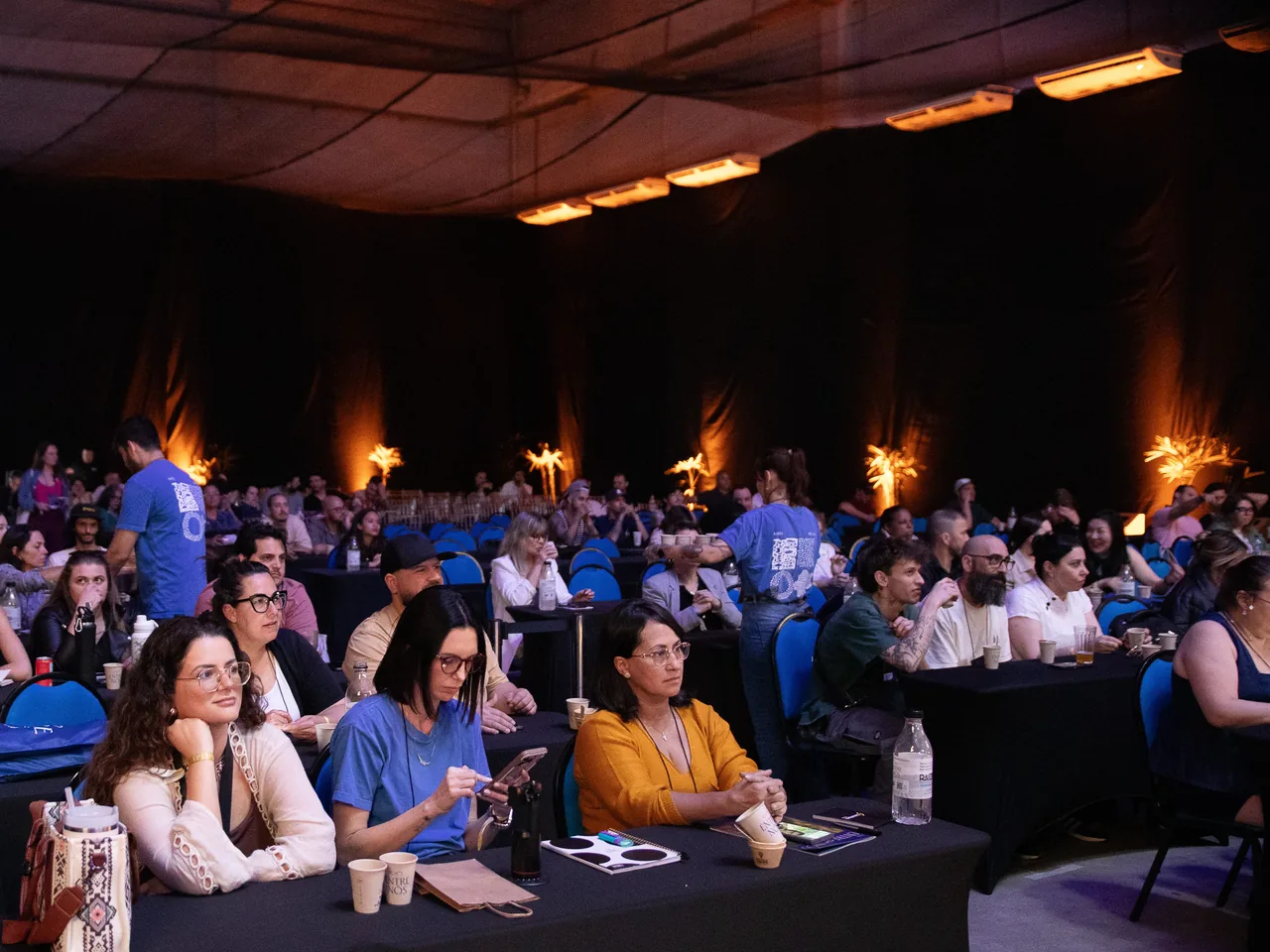 Auditório do congresso em dia cheio